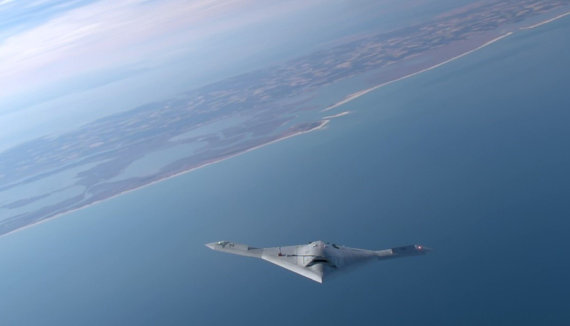 Illustration for article titled X-47B Demonstrates Unmanned Aerial Refueling For The First Time